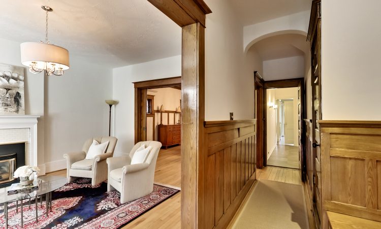 212 Indian Road Hallway with Lounge Room